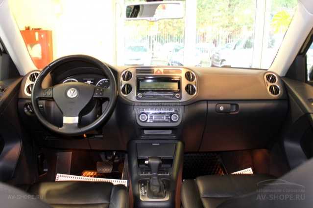Volkswagen Tiguan 2.0i AT (170 л.с.) 2011 г.