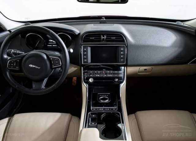 Jaguar XE 2.0i AT (240 л.с.) 2015 г.
