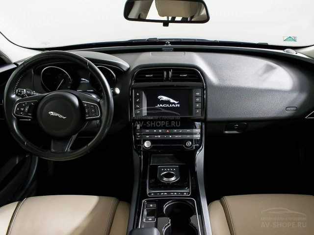 Jaguar XE 2.0i AT (200 л.с.) 2016 г.