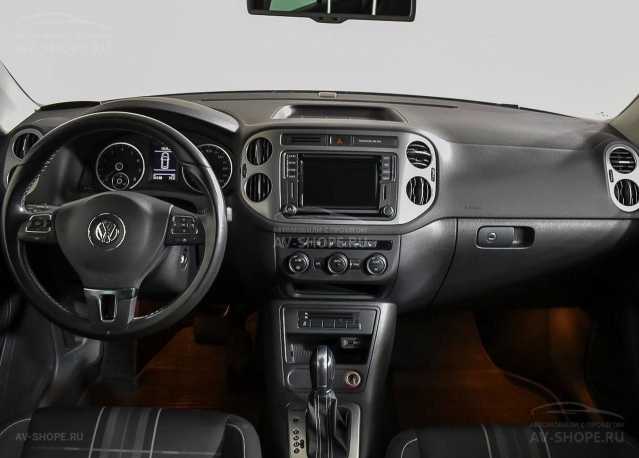 Volkswagen Tiguan 2.0i AT (180 л.с.) 2016 г.