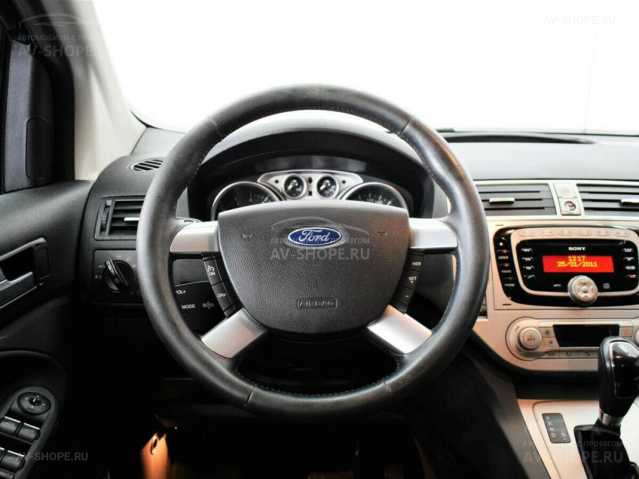 Ford Kuga 2.5i AT (200 л.с.) 2011 г.