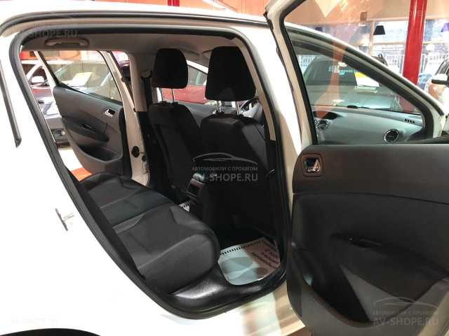 Peugeot 308 1.6i AT (120 л.с.) 2010 г.