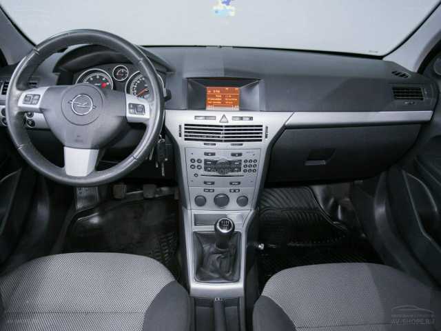 Opel Astra 1.8 MT 2013 г.