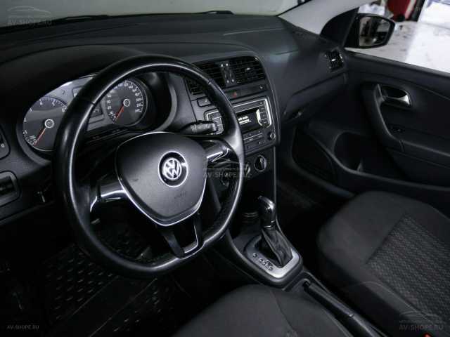 Volkswagen Polo 1.6 AT 2016 г.