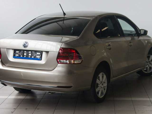 Volkswagen Polo 1.6 AT 2015 г.