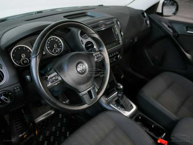 Volkswagen Tiguan 1.4 AMT 2015 г.