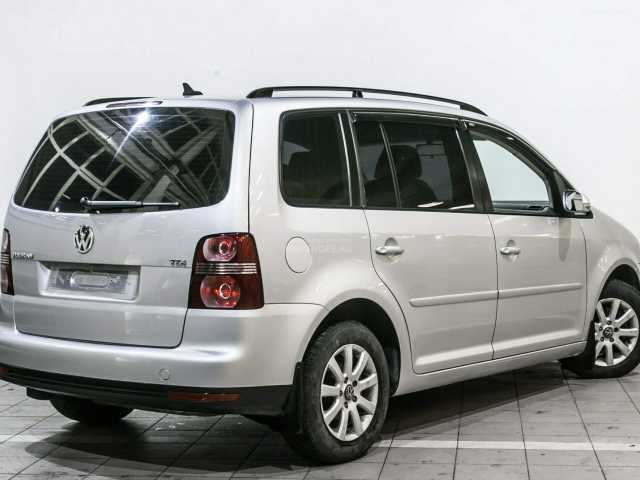 Volkswagen Touran 1.9d AMT (105 л.с.) 2007 г.