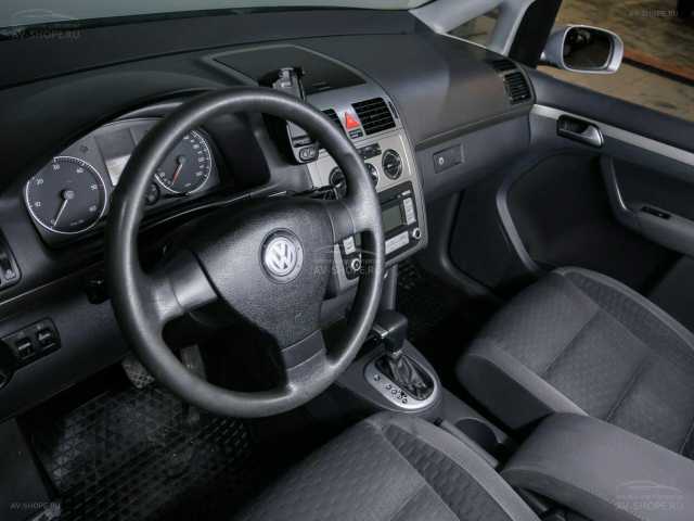 Volkswagen Touran 1.9d AMT (105 л.с.) 2007 г.