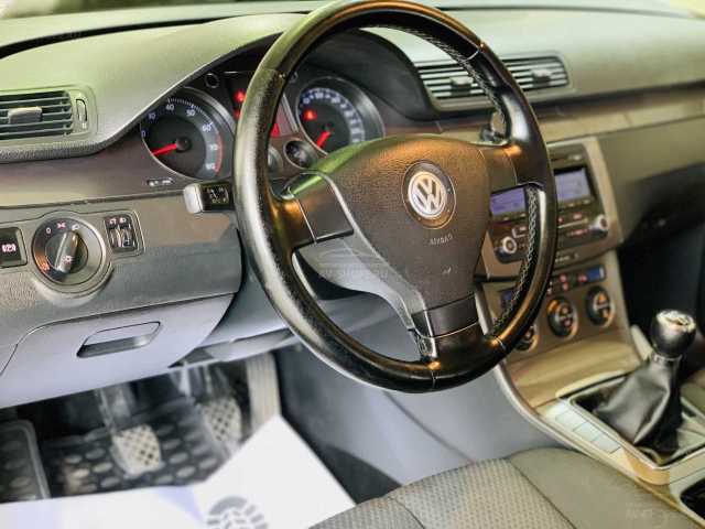 Volkswagen Passat B6 1.6i MT (102 л.с.) 2009 г.