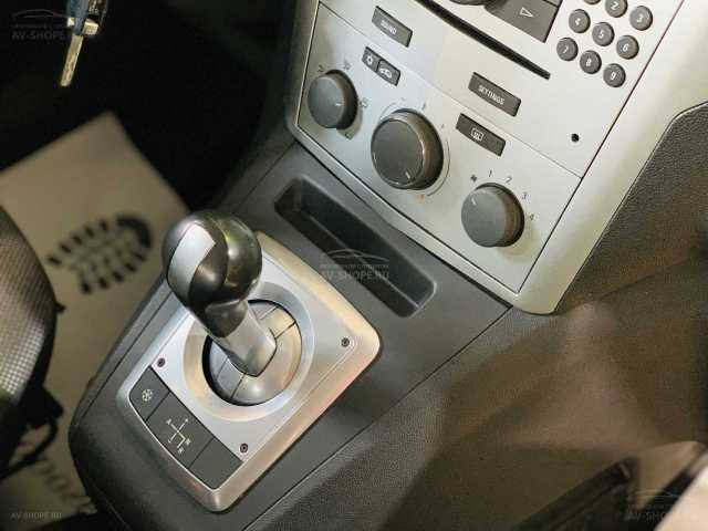 Opel Zafira 1.8i AMT (140 л.с.) 2012 г.