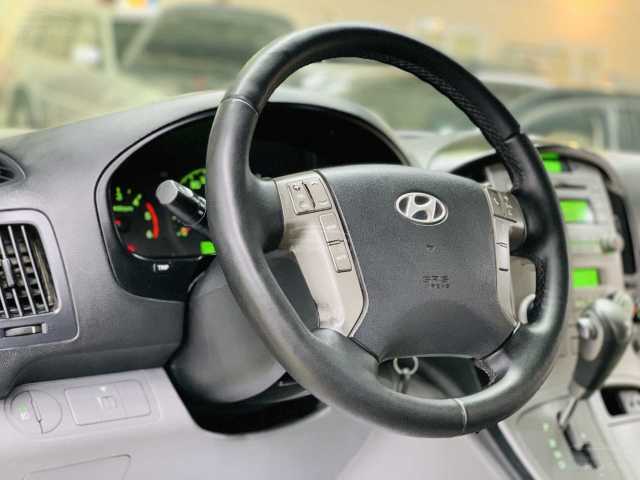 Hyundai Grand Starex 2.5d AT (145 л.с.) 2011 г.