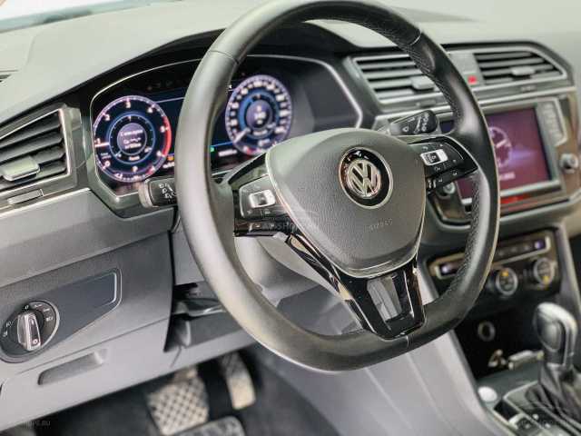 Volkswagen Tiguan 2.0d AMT (150 л.с.) 2016 г.