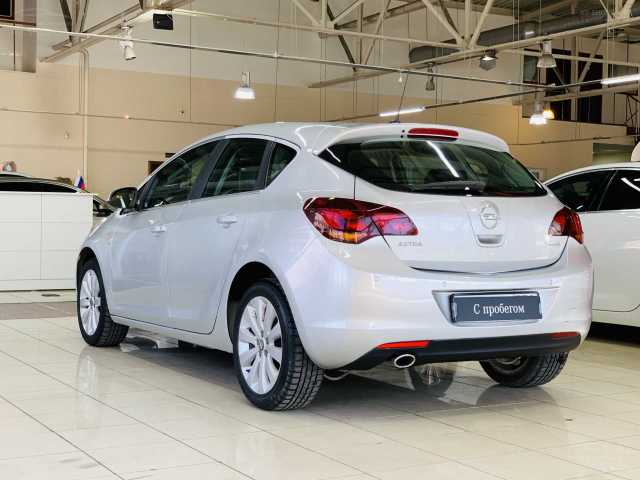Opel Astra 1.4i AT (140 л.с.) 2011 г.