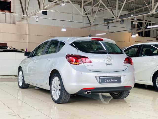 Opel Astra 1.6i AT (180 л.с.) 2010 г.