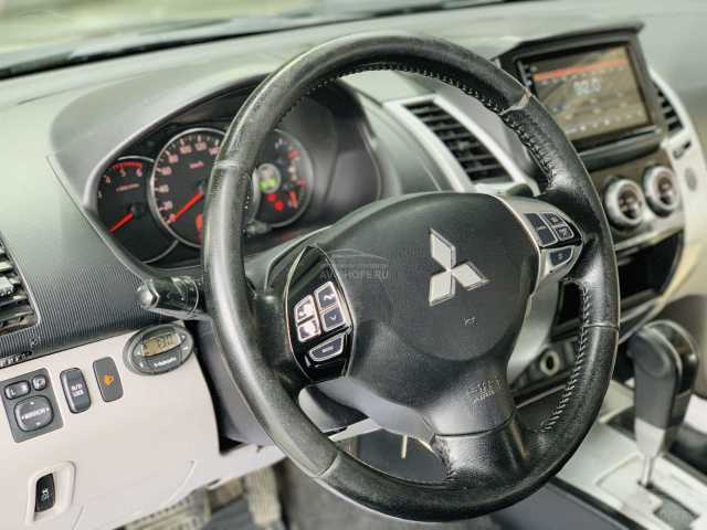Mitsubishi Pajero Sport 2.5d AT (178 л.с.) 2012 г.