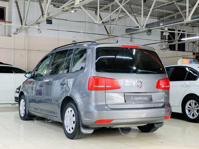 Volkswagen Touran 1.4i AMT (140 л.с.) 2013 г.