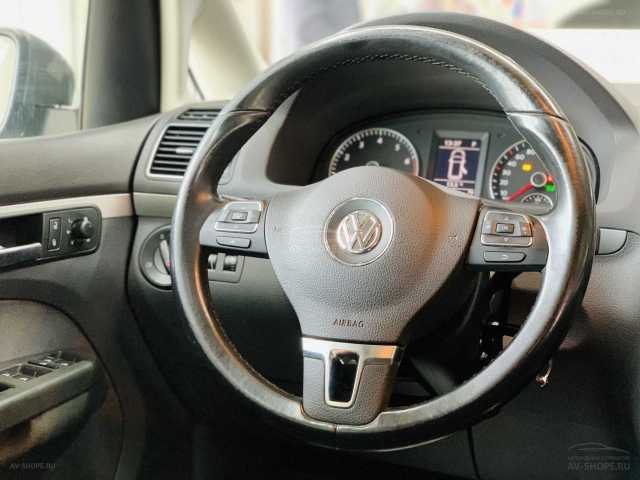 Volkswagen Touran 1.4i AMT (140 л.с.) 2013 г.
