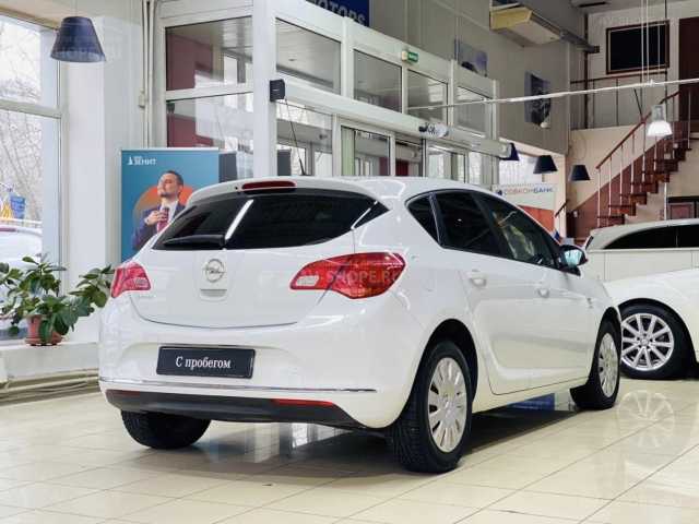 Opel Astra 1.6i AT (115 л.с.) 2014 г.