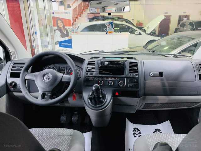Volkswagen Caravelle 2.0d MT (102 л.с.) 2011 г.