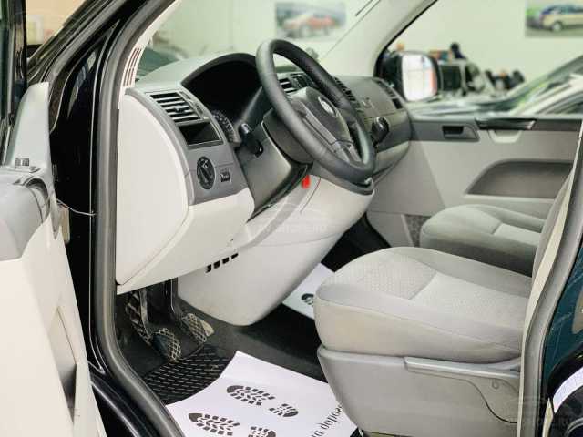 Volkswagen Caravelle 2.0d MT (102 л.с.) 2011 г.