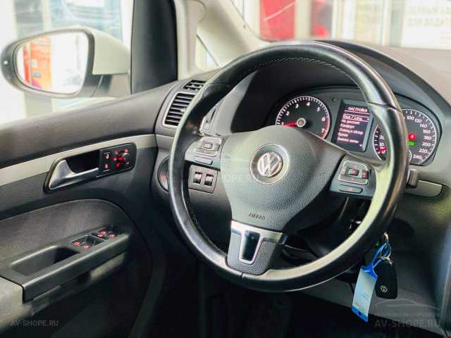 Volkswagen Touran 1.4i AMT (149 л.с.) 2012 г.