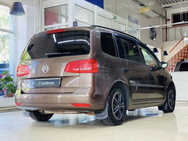 Volkswagen Touran 1.2i MT (105 л.с.) 2013 г.