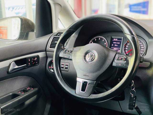 Volkswagen Touran 1.2i MT (105 л.с.) 2013 г.