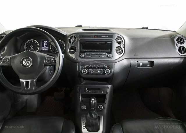 Volkswagen Tiguan 2.0i AT (170 л.с.) 2013 г.